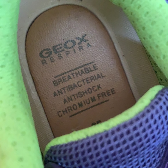 Geox girls shoes - like new size 8.5 - Picture 5 of 6